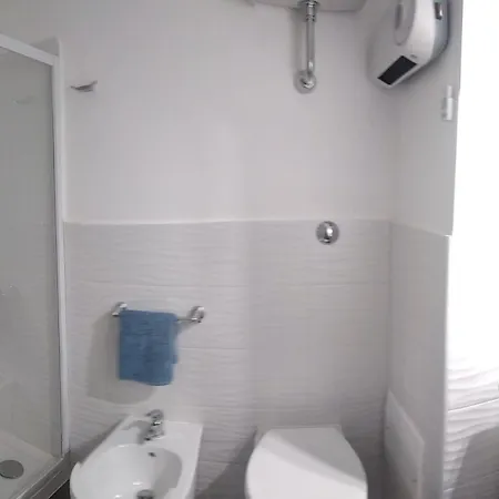 Gio House بومبيي
